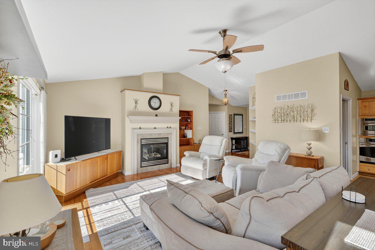 WOODS EDGE - Residential