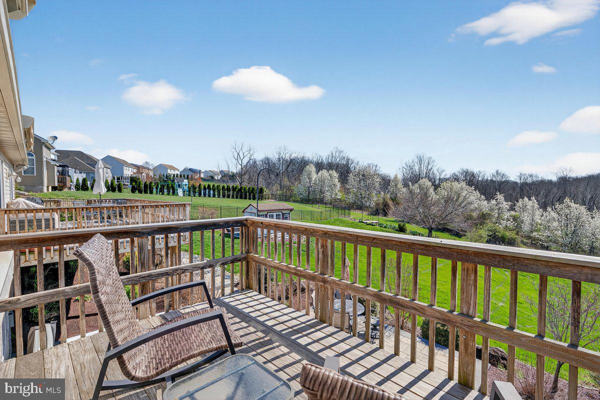 WOODS EDGE - Residential