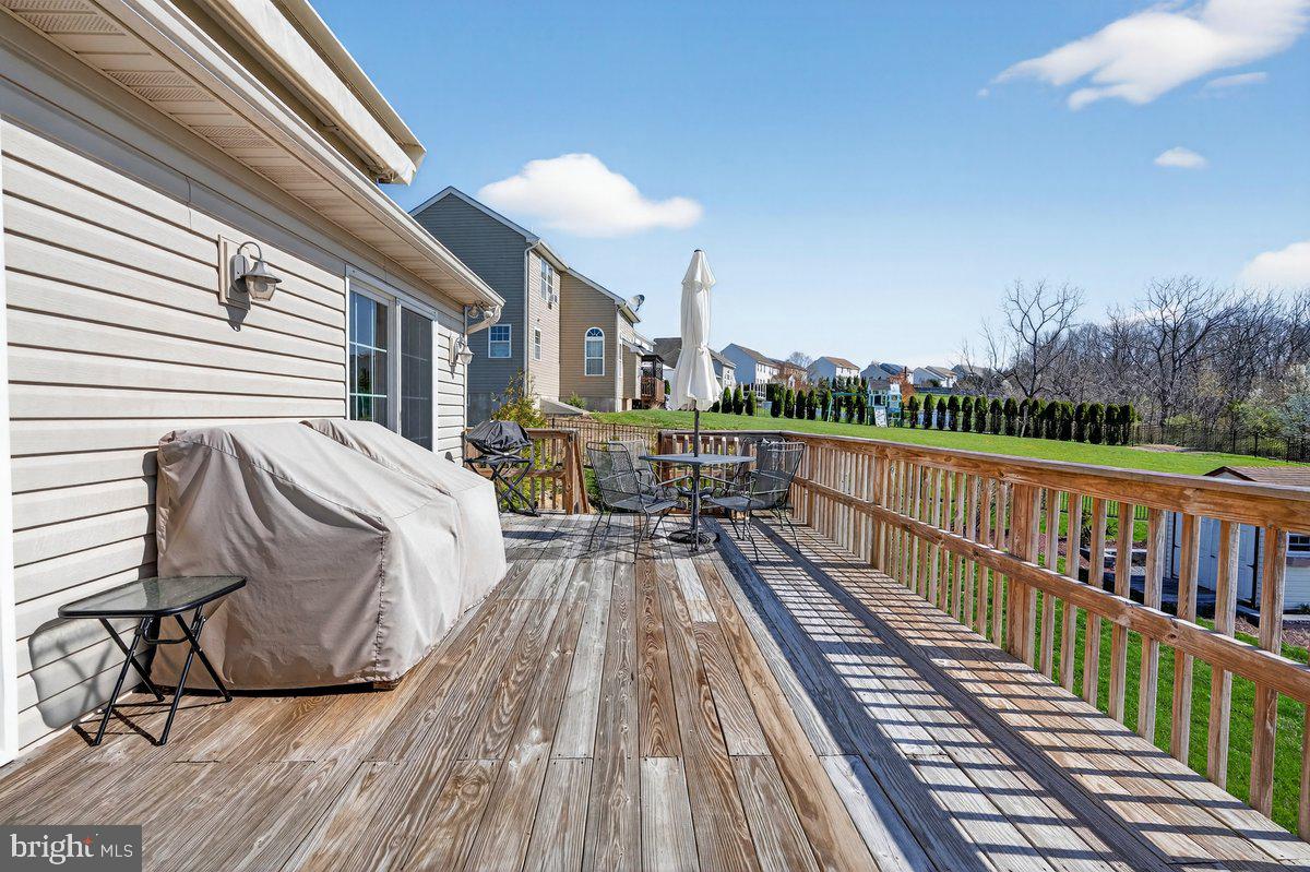 WOODS EDGE - Residential