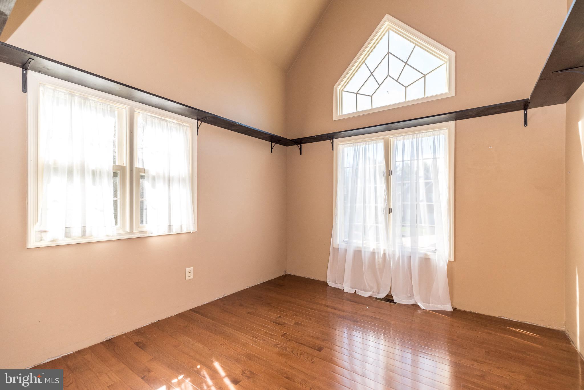 CHARING CROSS - Residential