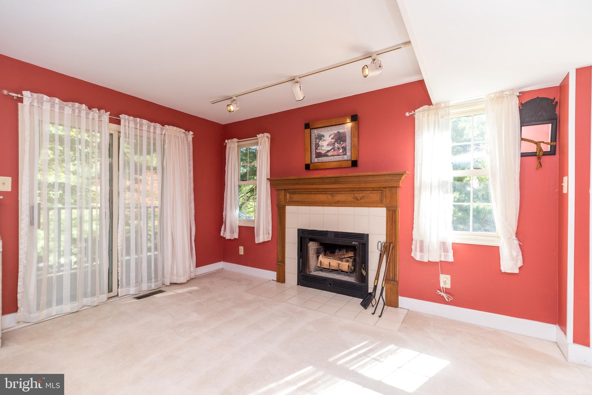 CHARING CROSS - Residential