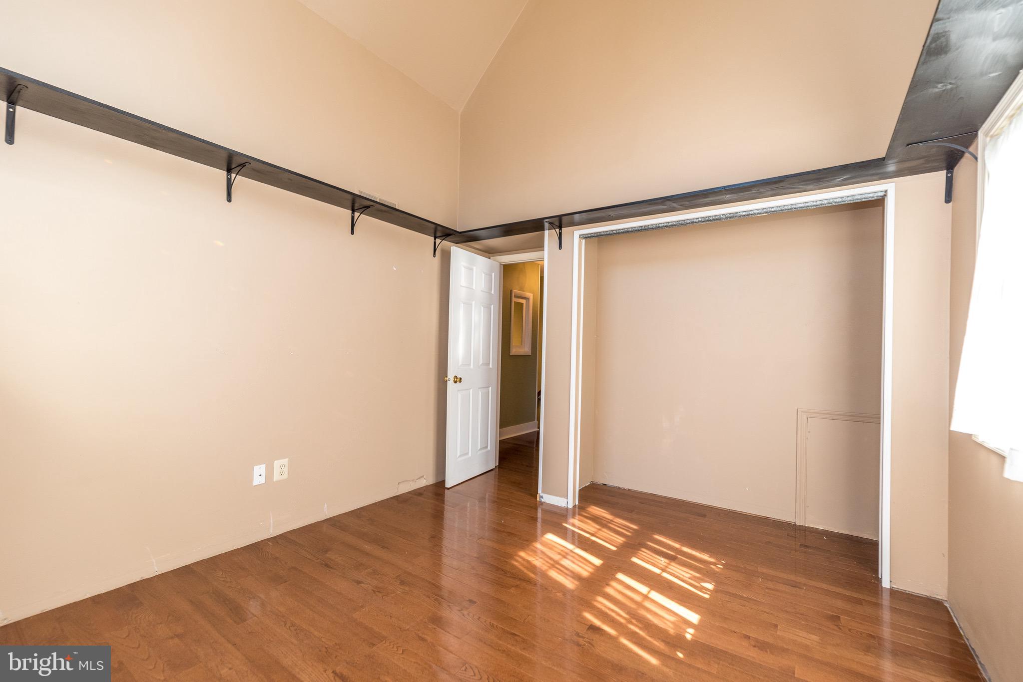 CHARING CROSS - Residential