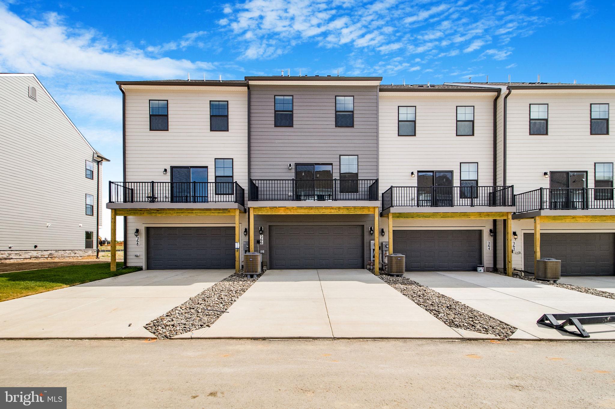 RENN QUARTER - Residential Lease