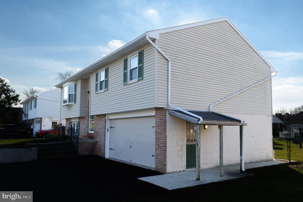 Photo of 342 Carol Lynn Drive, Willow Street, PA 17584 (MLS # PALA2045128)