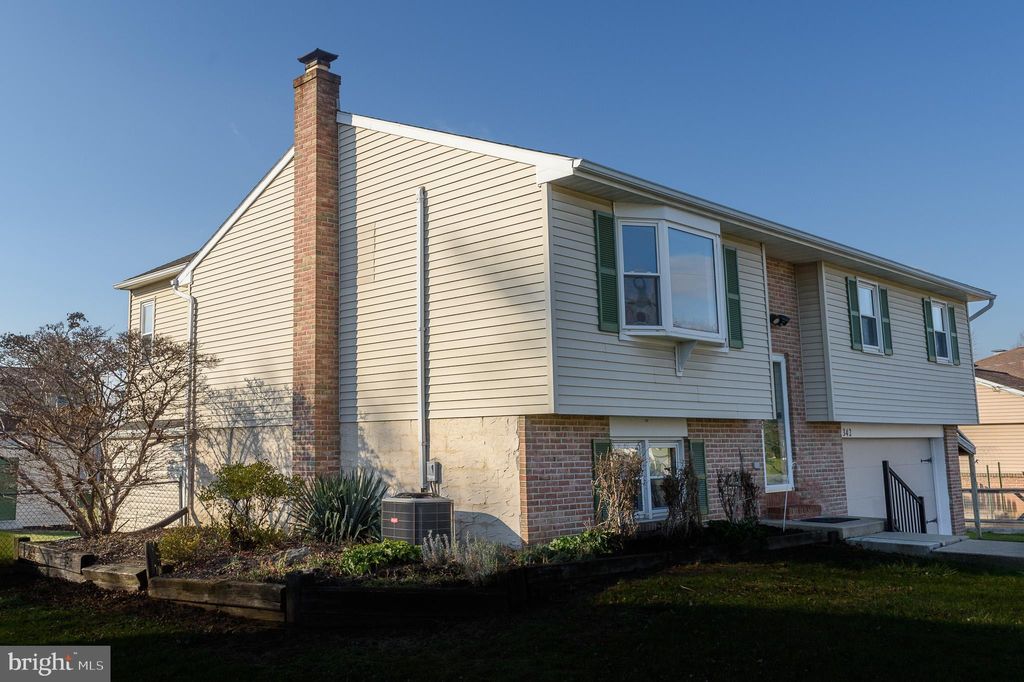 Photo of 342 Carol Lynn Drive, Willow Street, PA 17584 (MLS # PALA2045128)