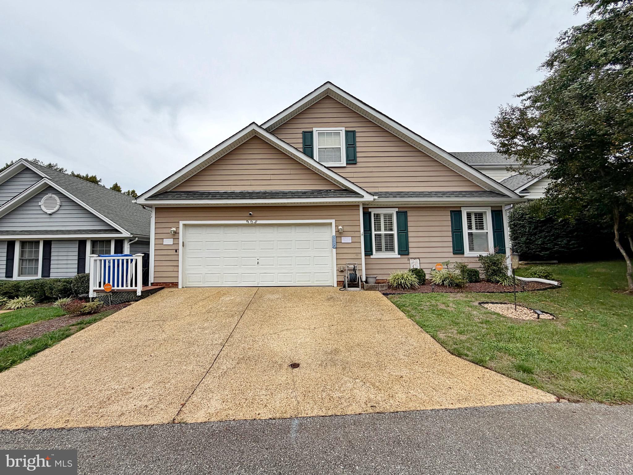 905 HICKORY CIRCLE