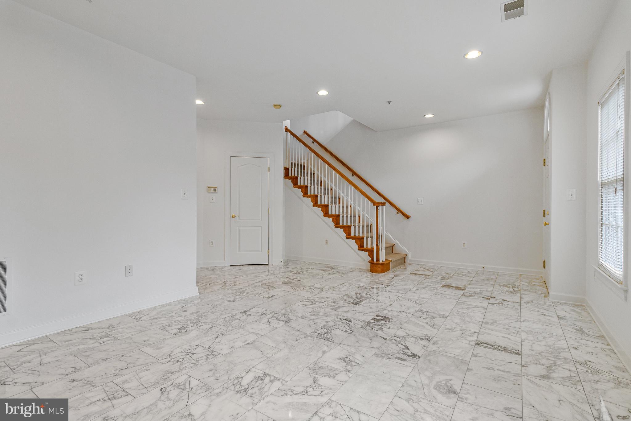 MCLEAN RIDGE - Residential