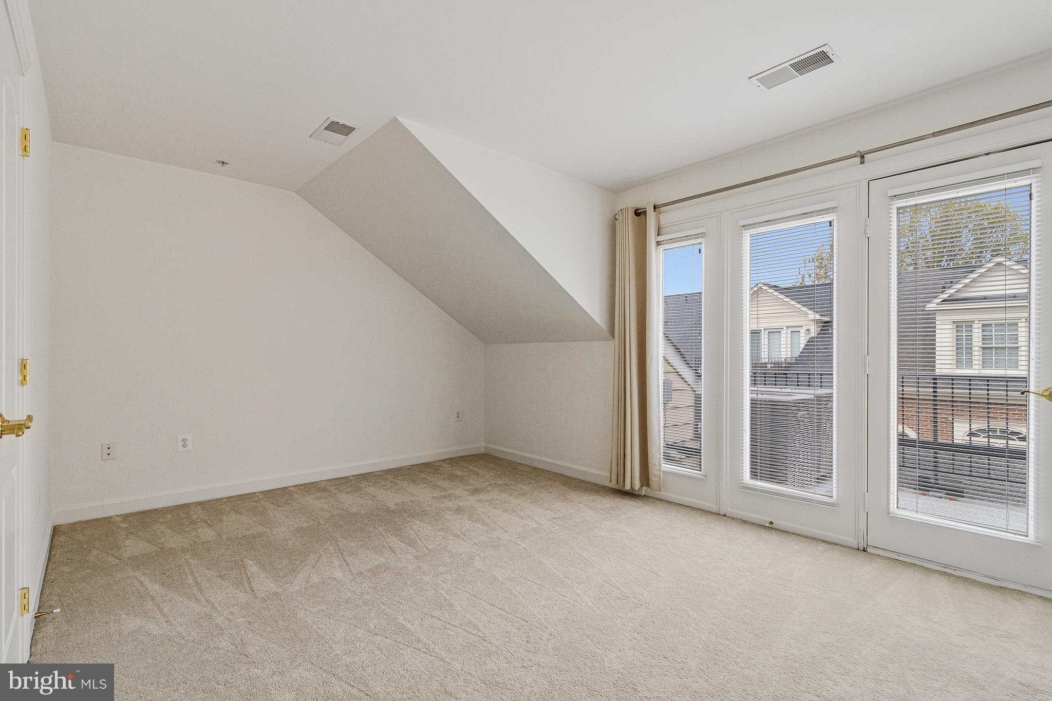 MCLEAN RIDGE - Residential