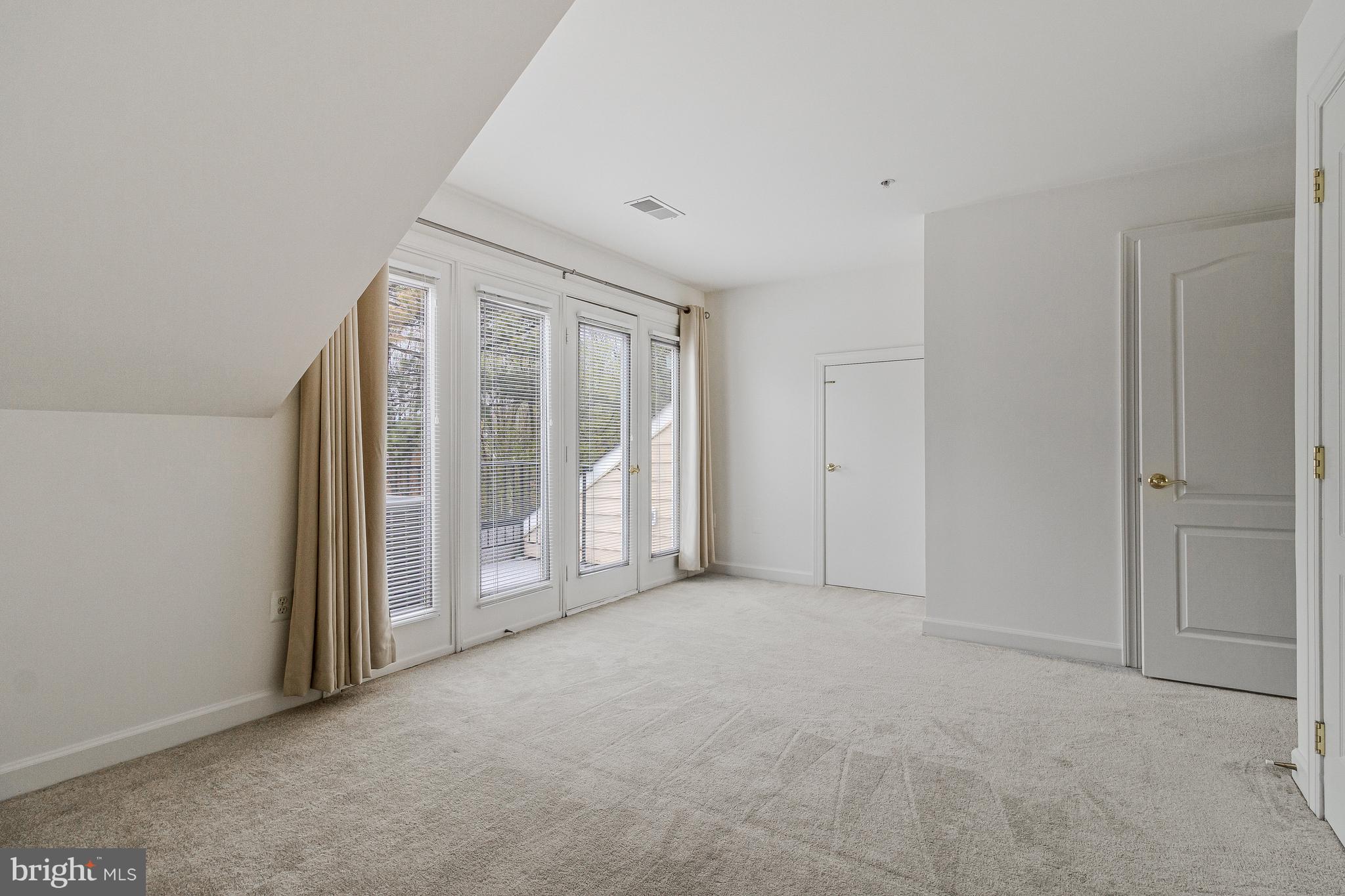 MCLEAN RIDGE - Residential