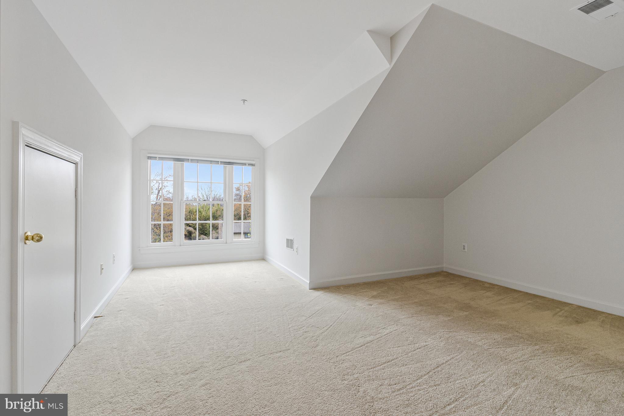 MCLEAN RIDGE - Residential