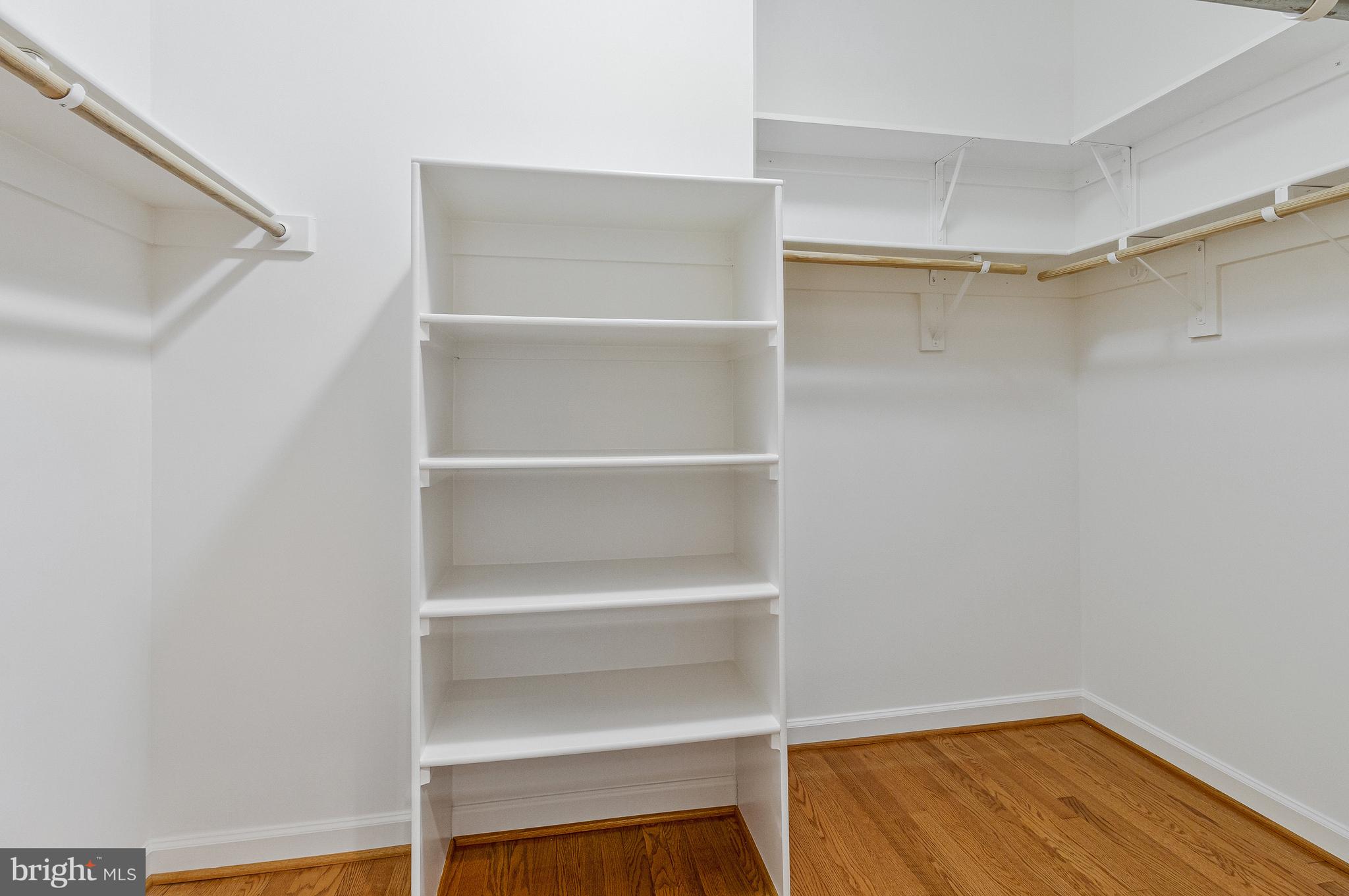 MCLEAN RIDGE - Residential