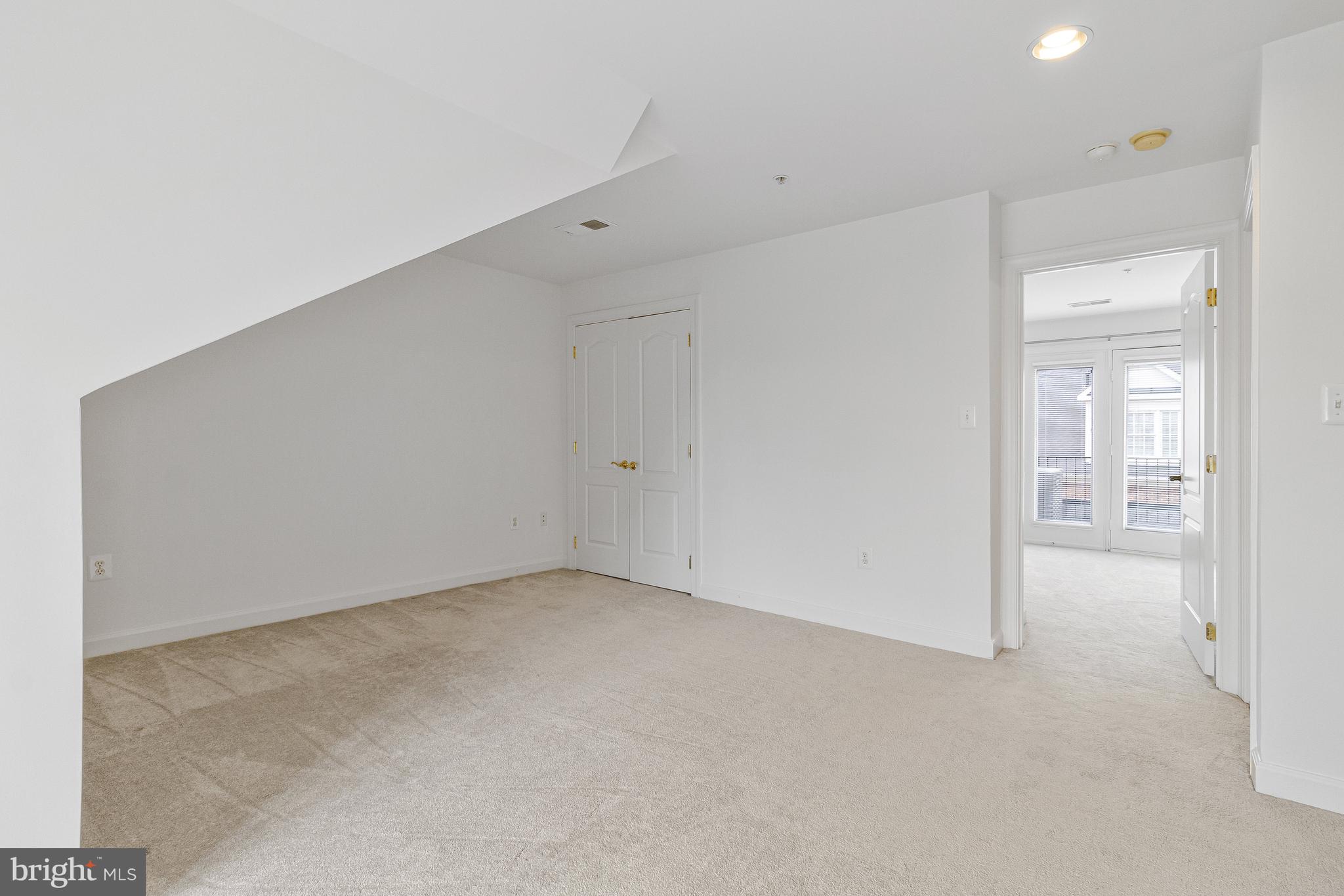 MCLEAN RIDGE - Residential