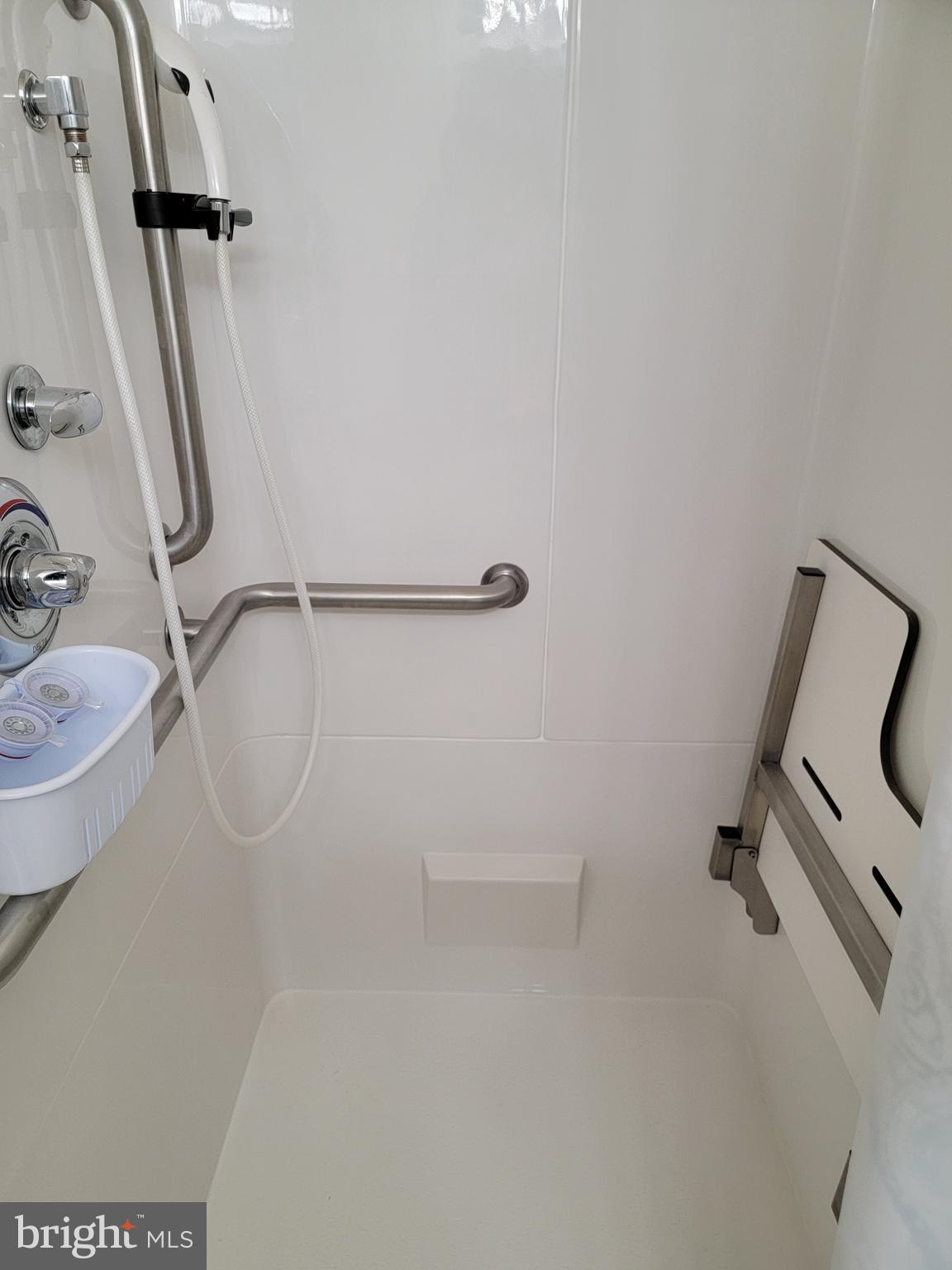 ECHO GLEN - Residential Lease