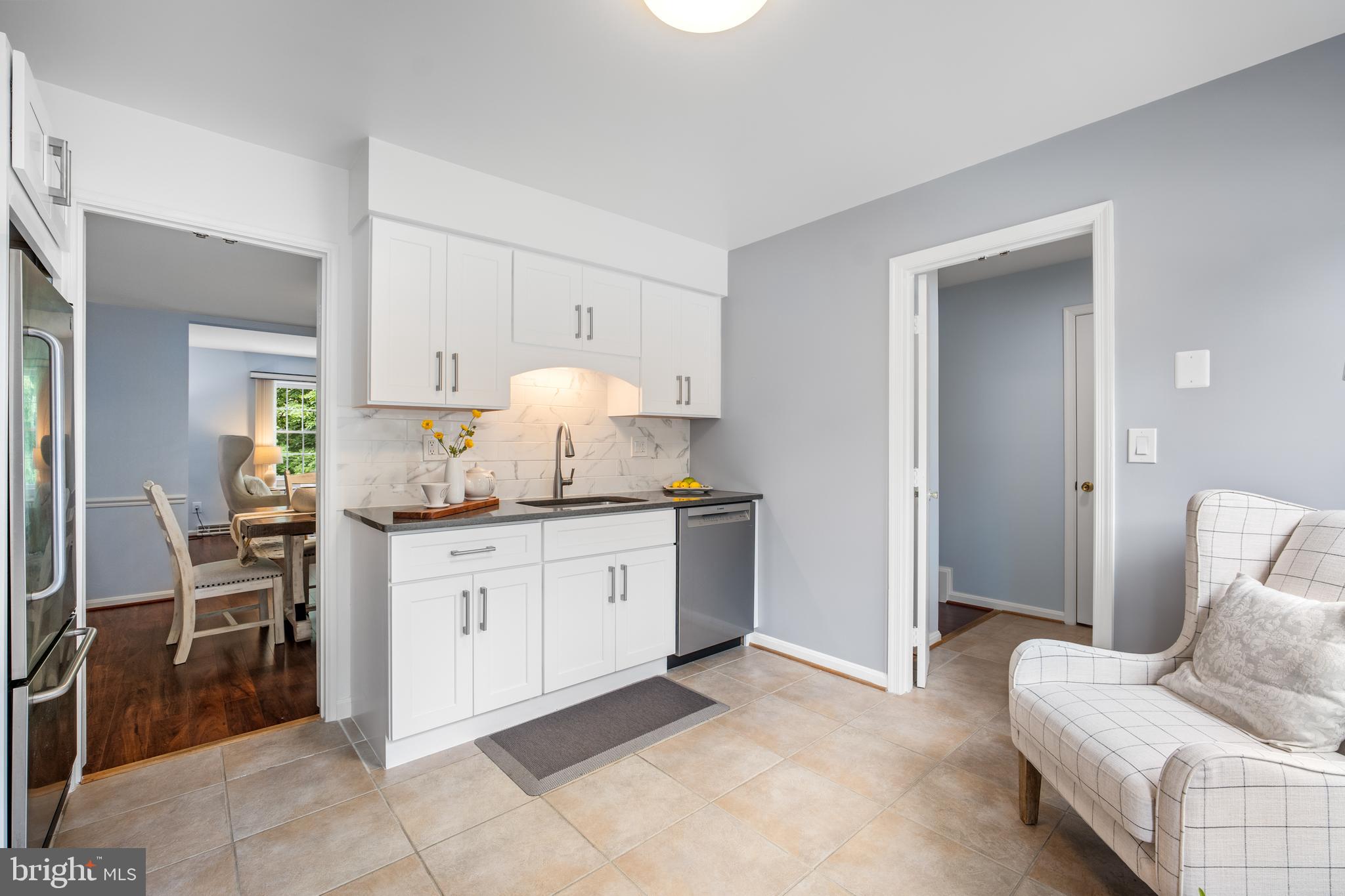 HAMPTON COURT - Residential