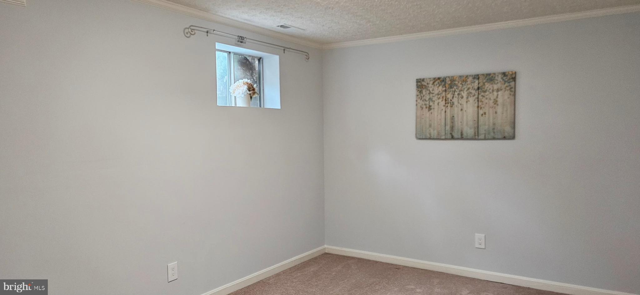 HAMPTON COURT - Residential