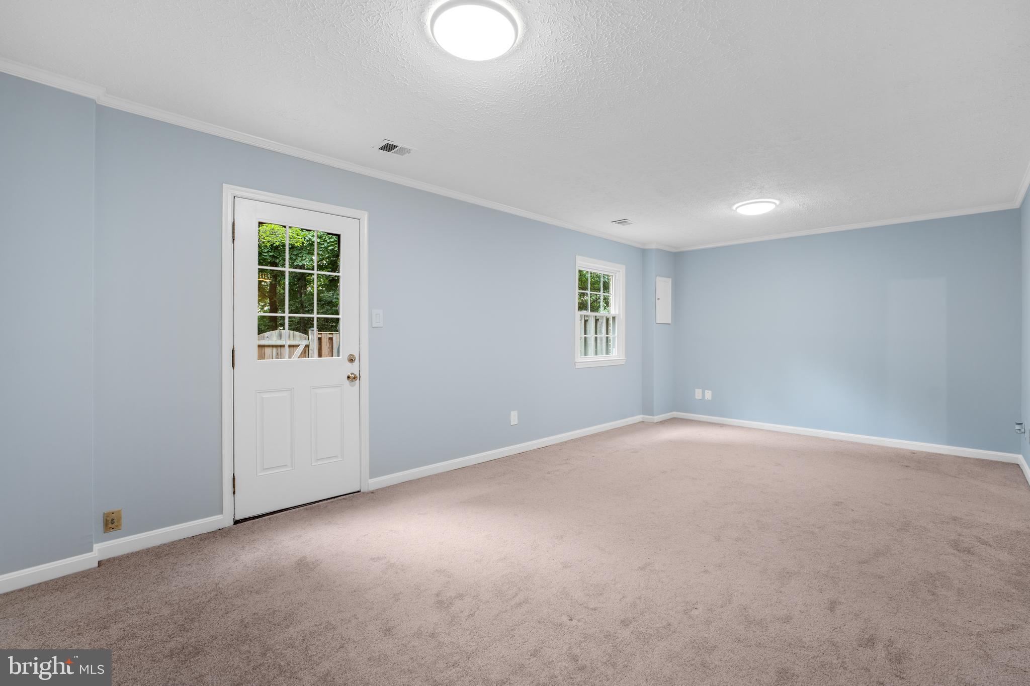 HAMPTON COURT - Residential