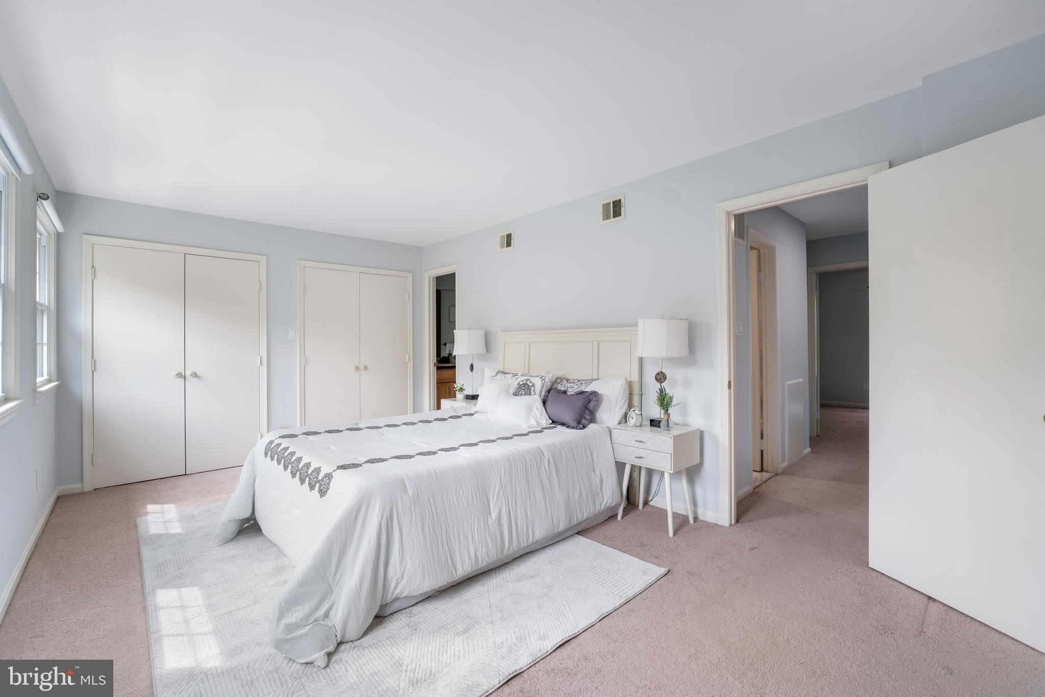 HAMPTON COURT - Residential