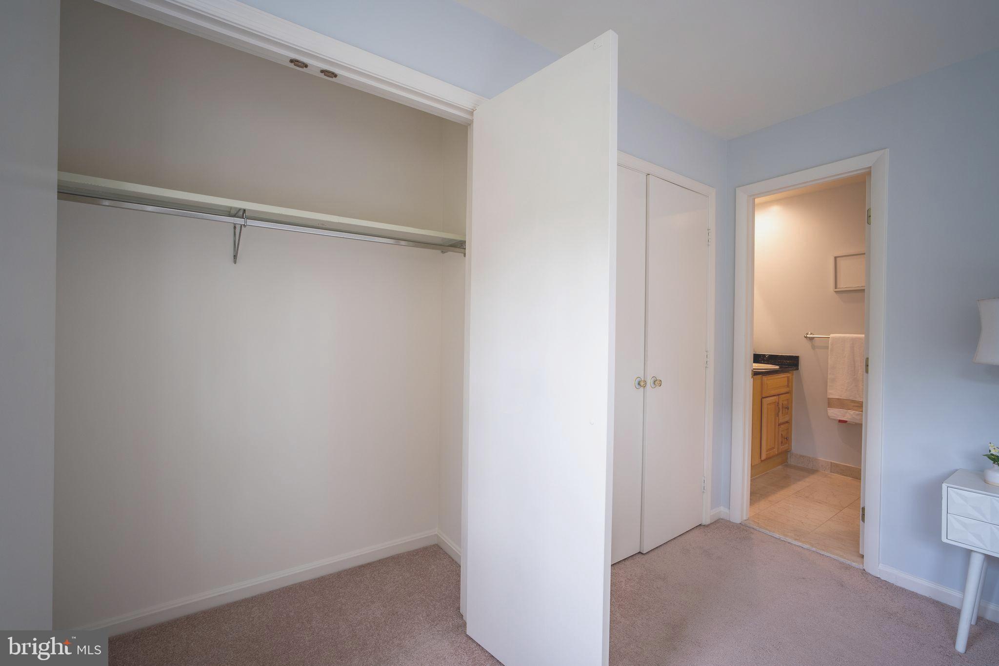 HAMPTON COURT - Residential