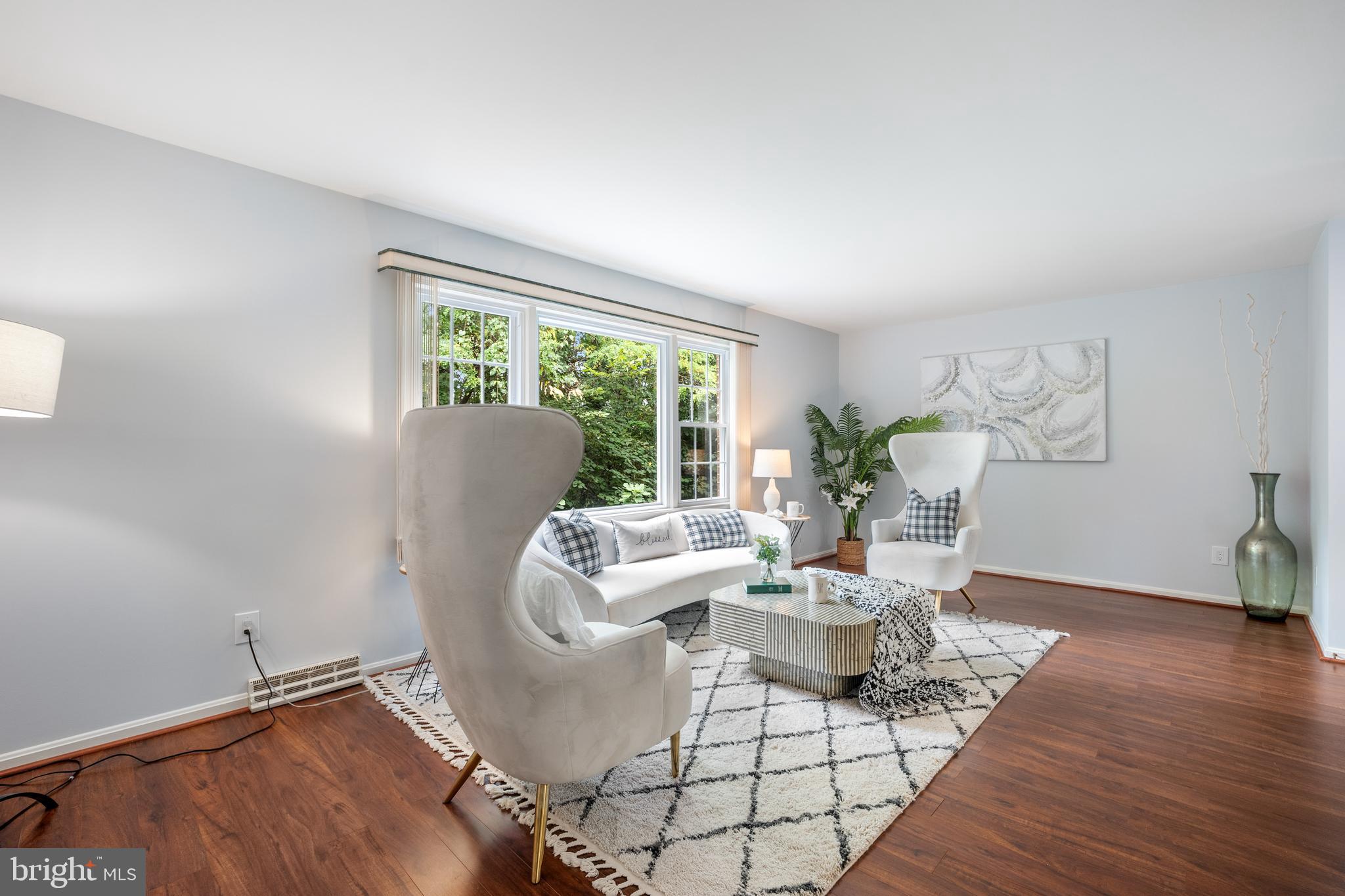 HAMPTON COURT - Residential