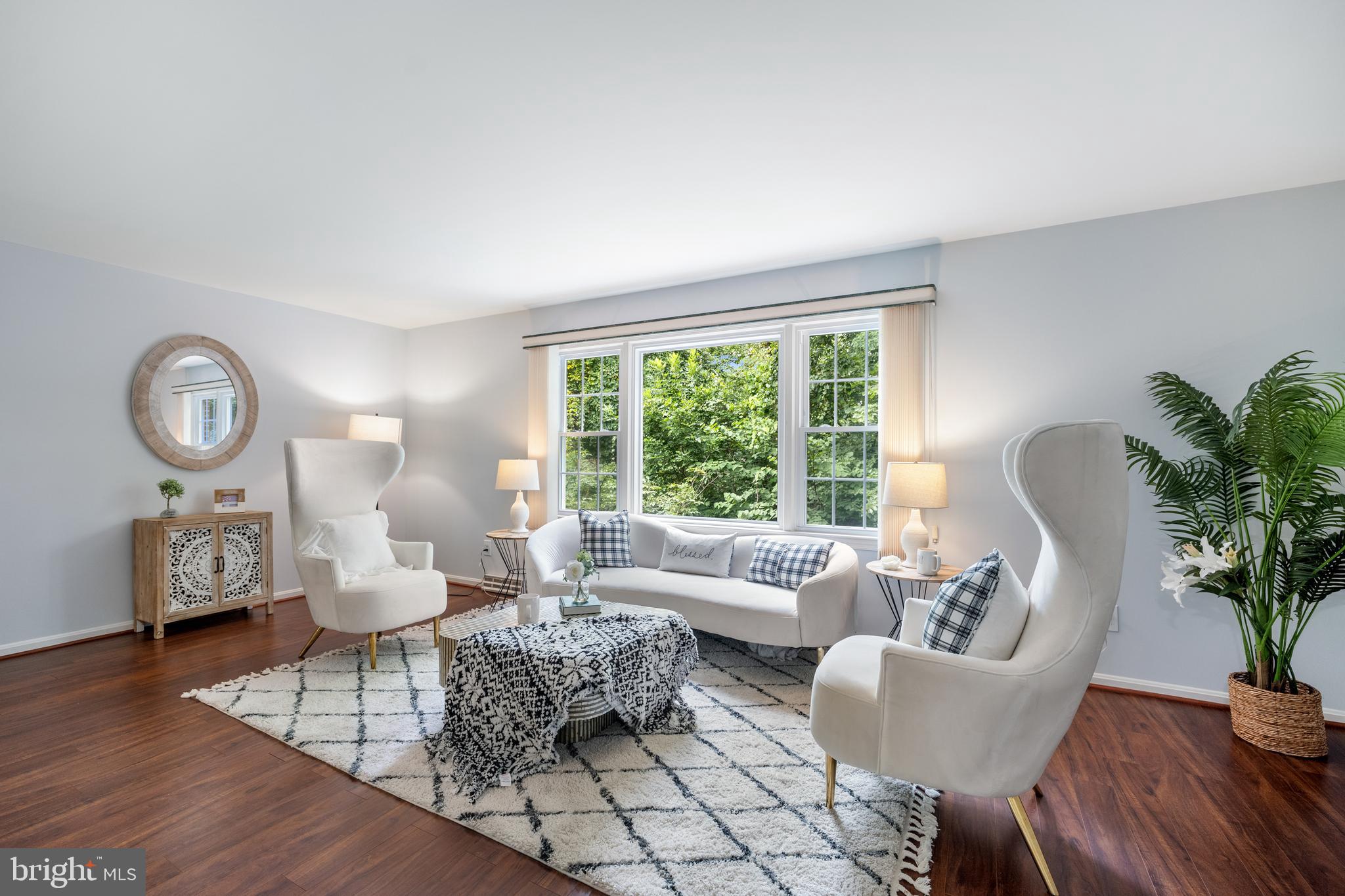 HAMPTON COURT - Residential