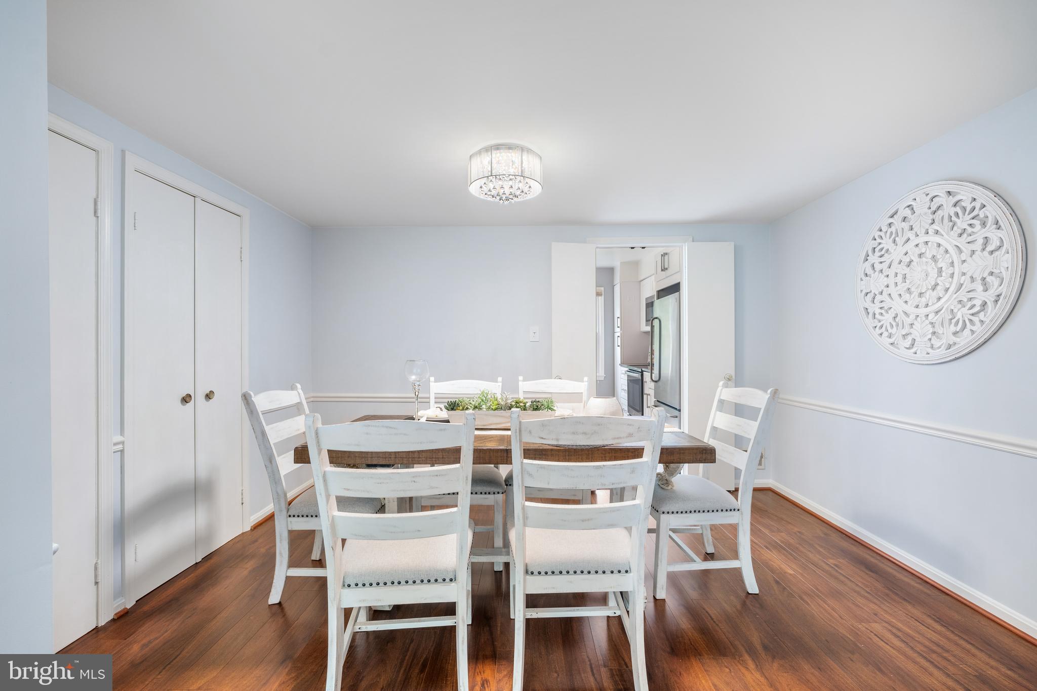 HAMPTON COURT - Residential