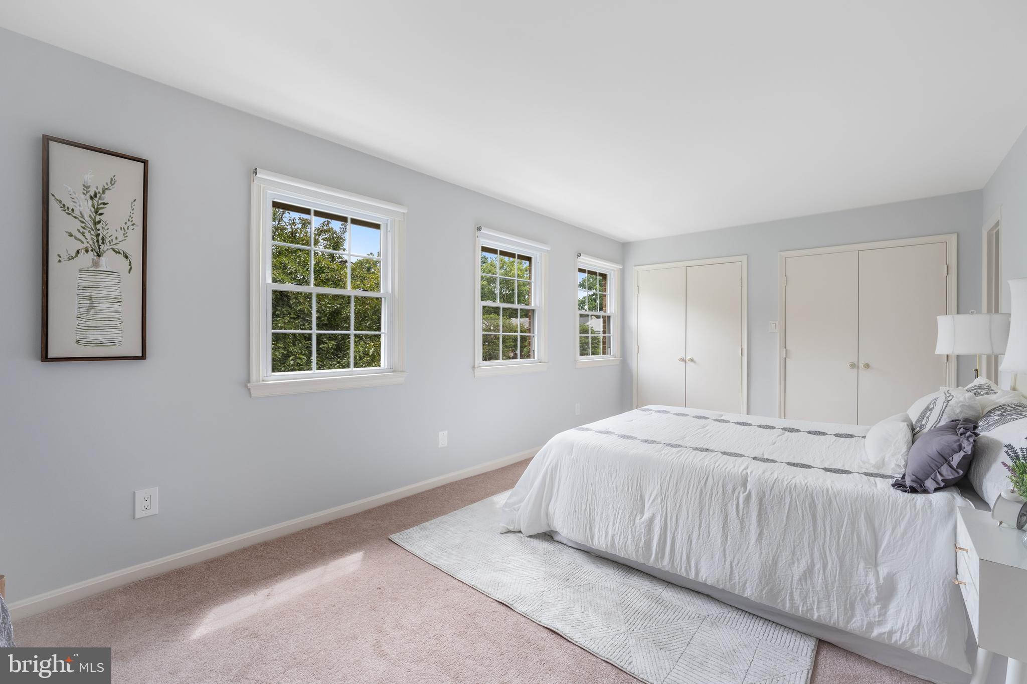 HAMPTON COURT - Residential