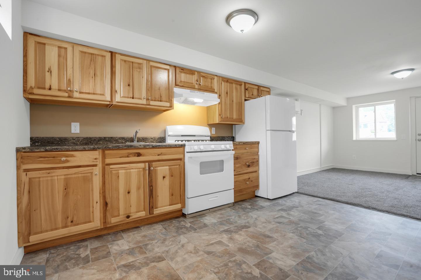 806 W MAIN STREET #4