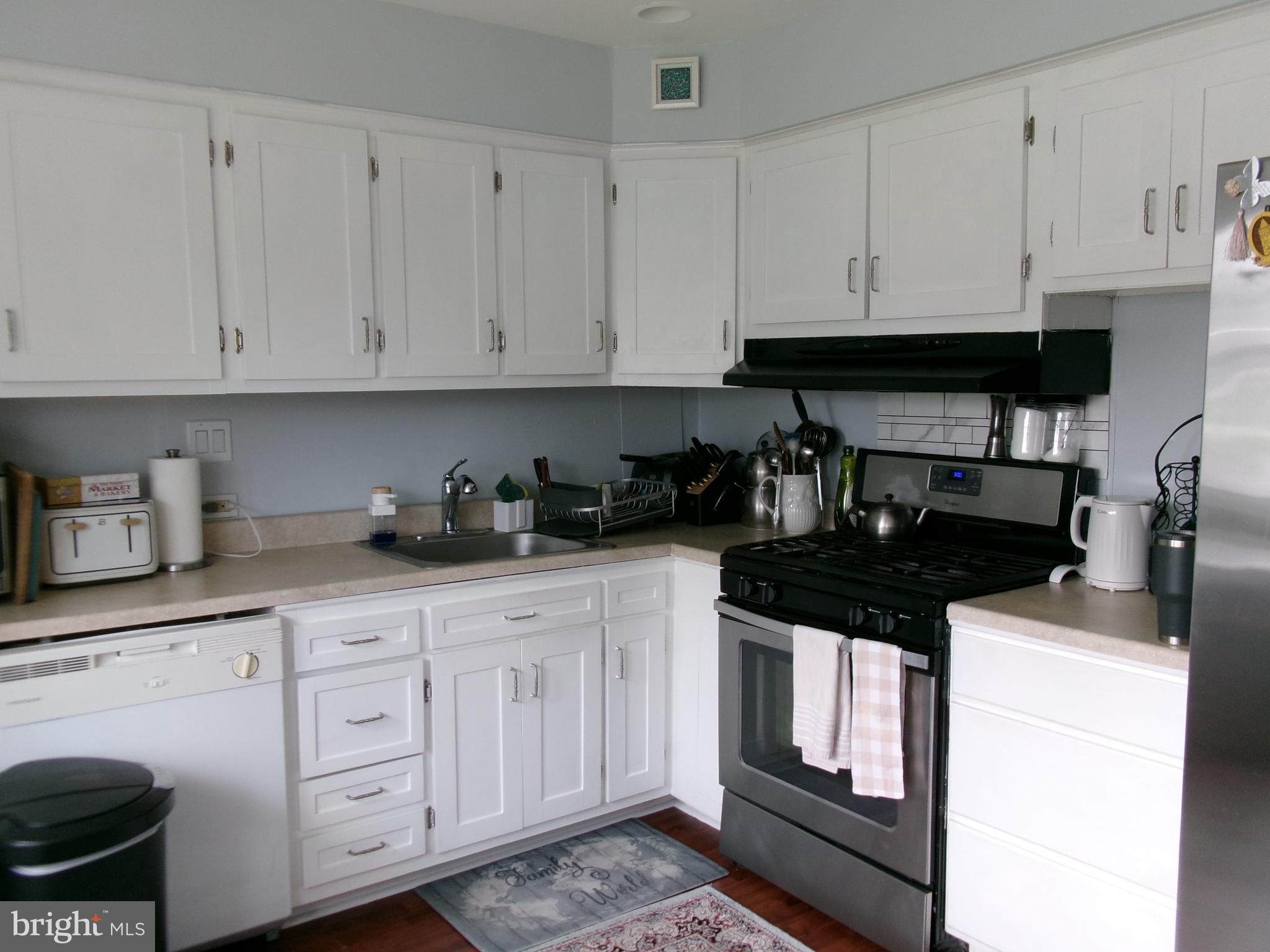 1404 ESSEX DRIVE