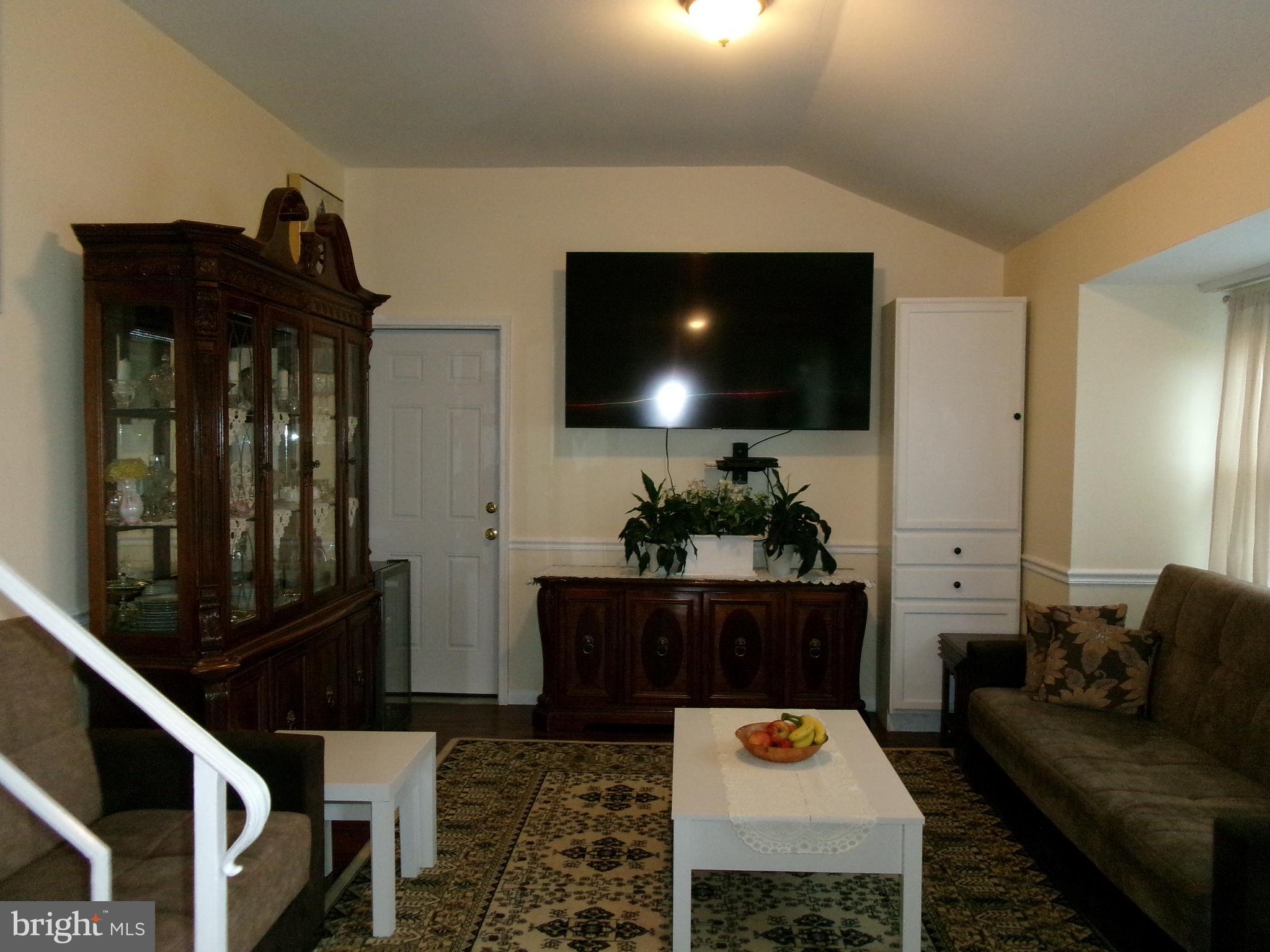 1404 ESSEX DRIVE