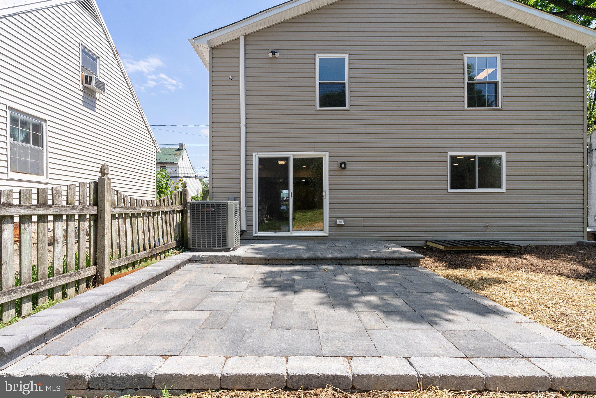 318 W LIBERTY STREET