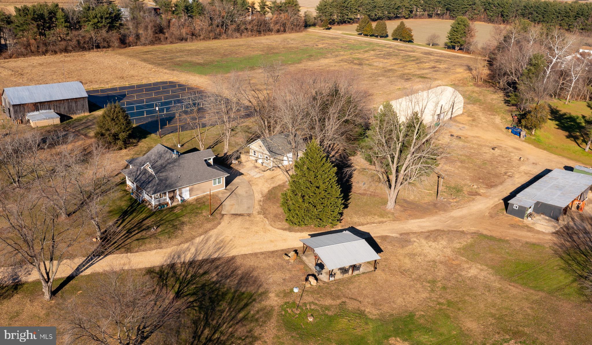 DAVIDSONVILLE - Farm