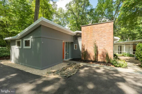 7216 Stafford Road, Alexandria, VA MLS: VAFX2341644