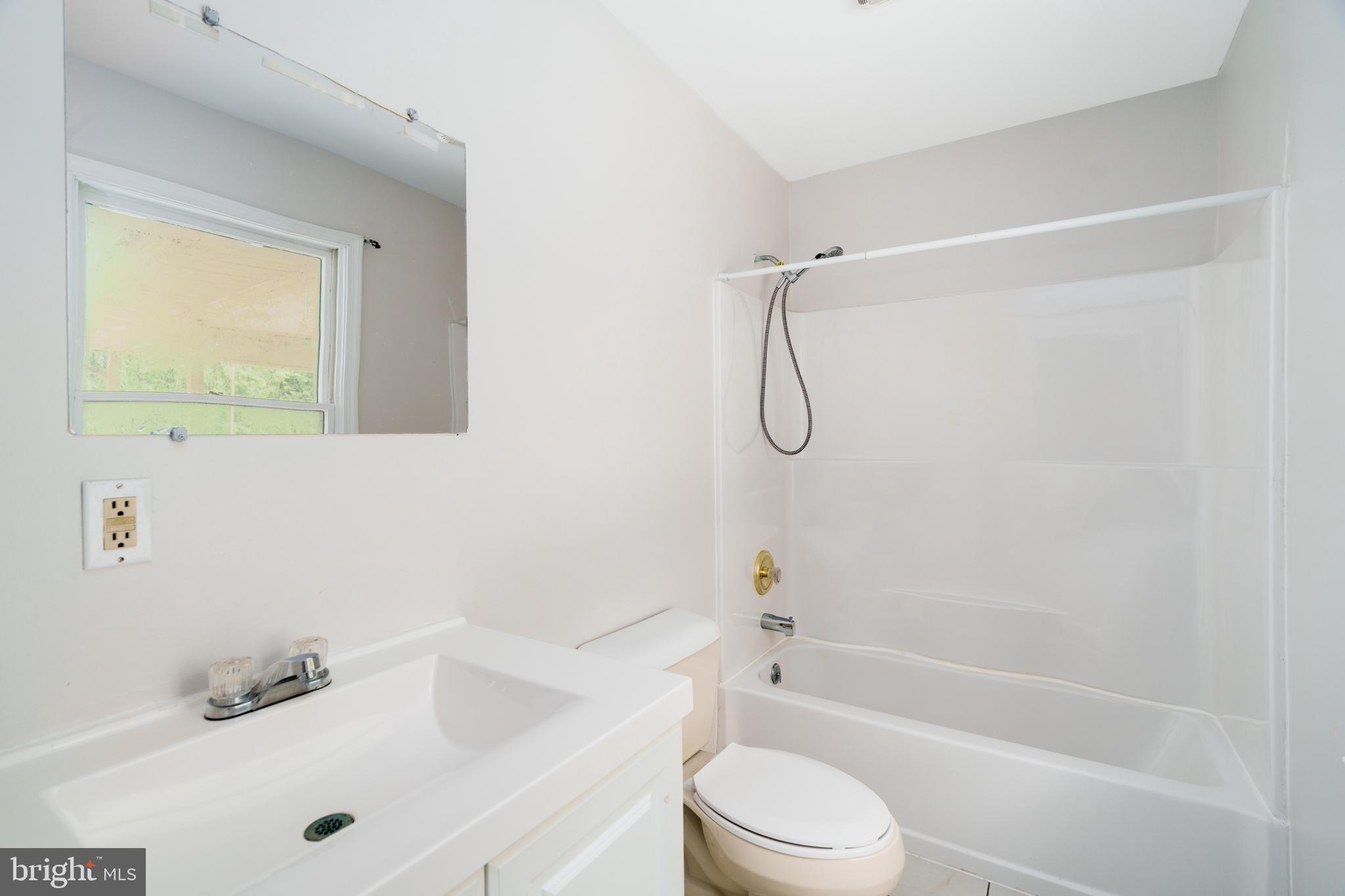 WOODS OF TOWN POINT - Residential