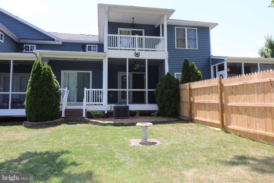 Here's your chance to own a spacious & stylish townhome in Woodstock!  Main level entry w/ all the amenities you'll need, beautiful kitchen w/granite counters, SS appl, brkfst bar opens to lvg/dng area w/ gas frpl & dbl doors to screened porch plus mst suite w/full bath, jetted tub, dbl sink, huge w/in clst w/washer/dryer.  And 2nd level mst suite w/ w/d, lg family room, bonus room & much more!