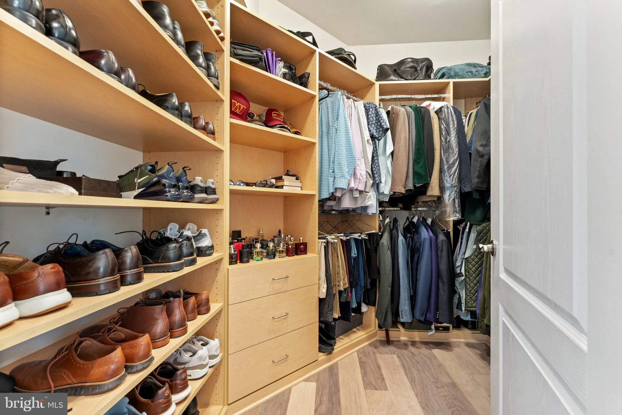 Fredericksburg, Virginia 22406, United States, 5 Bedrooms Bedrooms, ,5 BathroomsBathrooms,Residential,Pending,37029