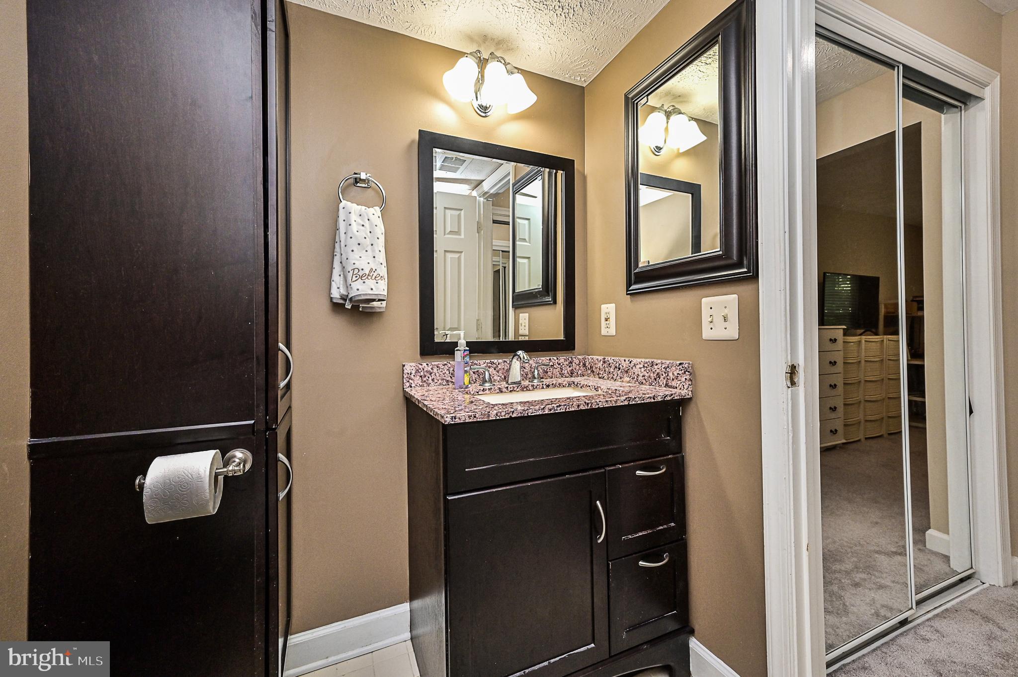 OXFORD HOUSE - Residential