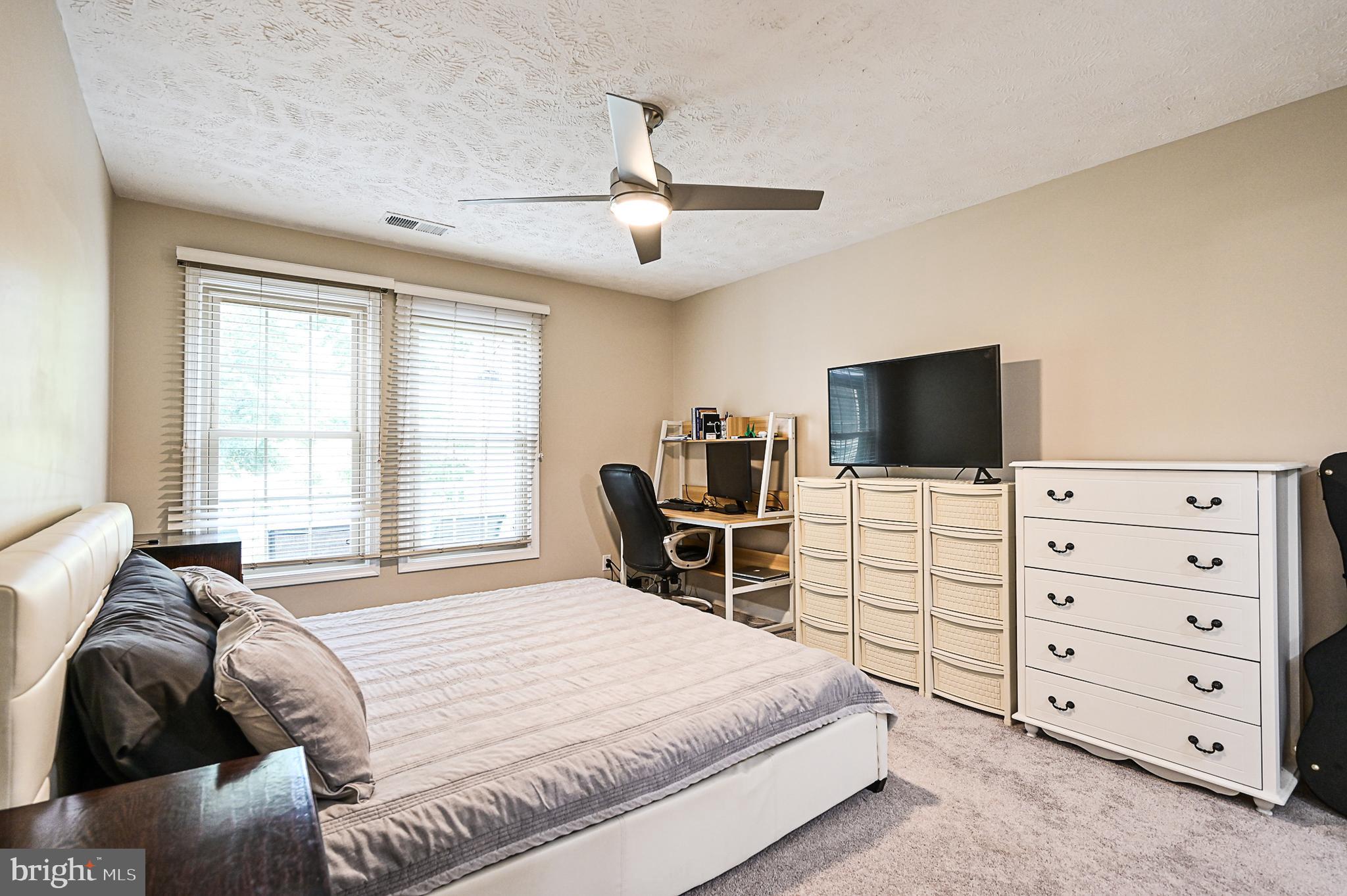 OXFORD HOUSE - Residential