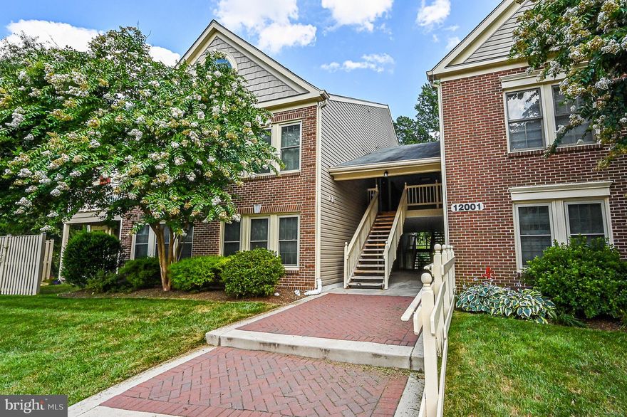 Gorgeous Renovated 2 level luxury condo located in Sought after golf course  Community of Penderbrook. Featuring  1,660 Sqft, 2 stories with 2 bed/2 bath with a multi-purpose loft. The newly renovated gourmet kitchen in 2020.  Custom-designed cabinets, quartz countertops,  huge island with oversized sink, and all stainless steel appliances. Vaulted ceiling living room w/ fireplace land balcony.  Brand new HVAC installed in   2020.  Waples Mill ES, Franklin MS & Oakton HS.  Easy access to I-66, Rt. 50 and 286. Close to Fair Oaks Mall and Fair Lakes shopping as well as Fairfax Corner. Also nearby are a Wegman's, Whole Foods, Harris Teeter, Costco, BJs, and many restaurants and hotels! Located just 12 miles from Dulles airport. The perfect opportunity to enjoy Penderbrook living!