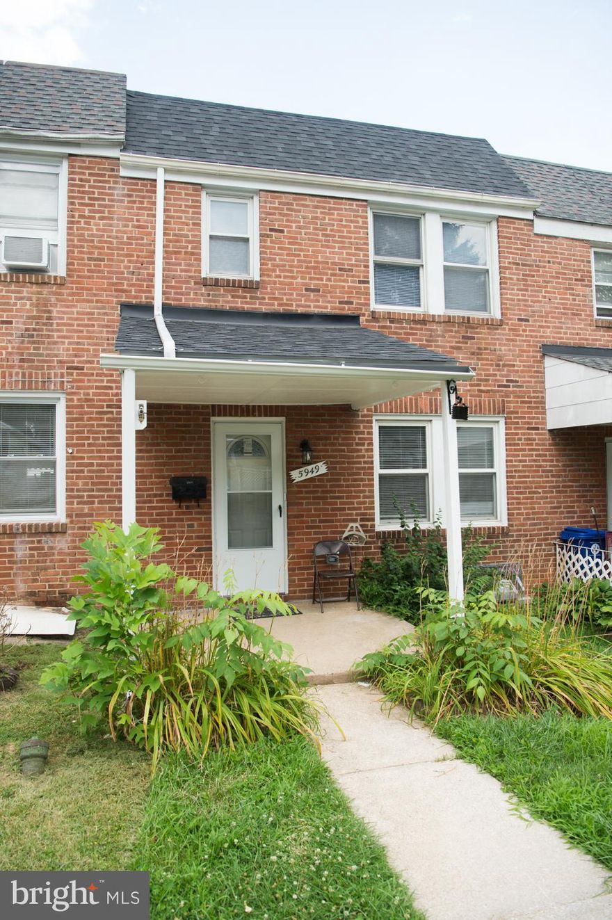 Welcome to %949 Benton Heights Ave. This property has been completely renovated and ready for you and your family to call home. The kitchen boast stainless steel appliances, granite countertops and a classic backsplash. Enjoy hardwood flooring throughout the main level with soft carpet on the second floor. The home has a new HVAC system and water heater. Schedule your tour today! Section 8 voucher holder welcome!