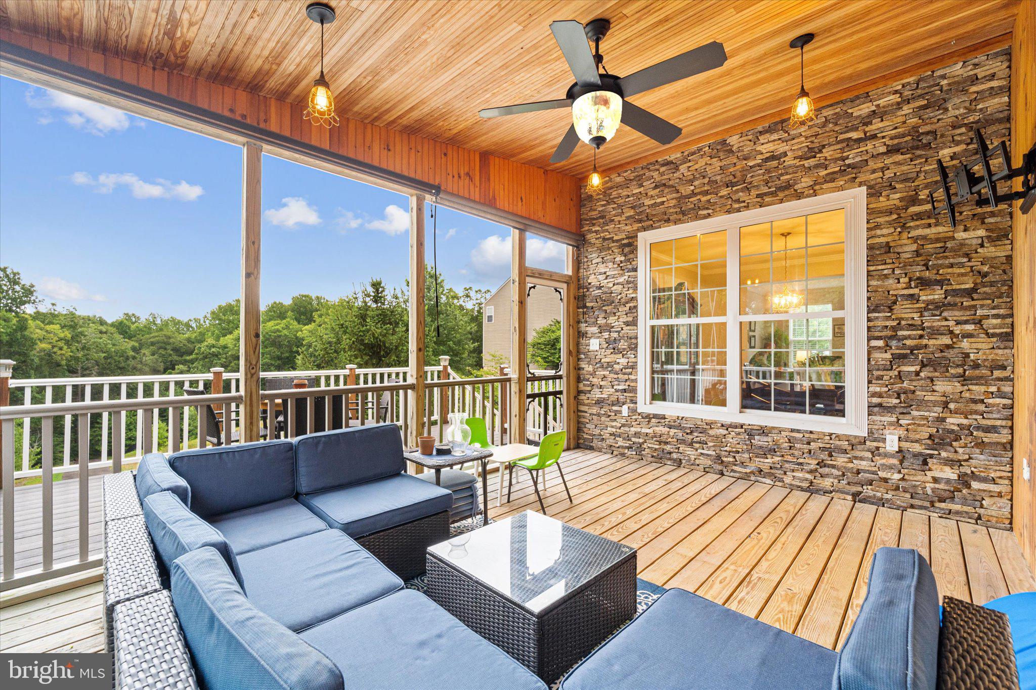 EAGLES POINTE - Residential