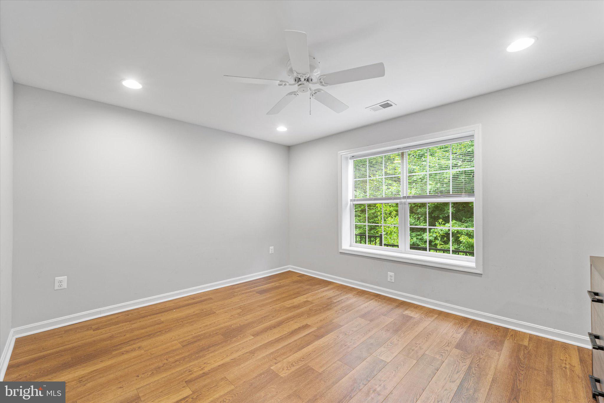 EAGLES POINTE - Residential