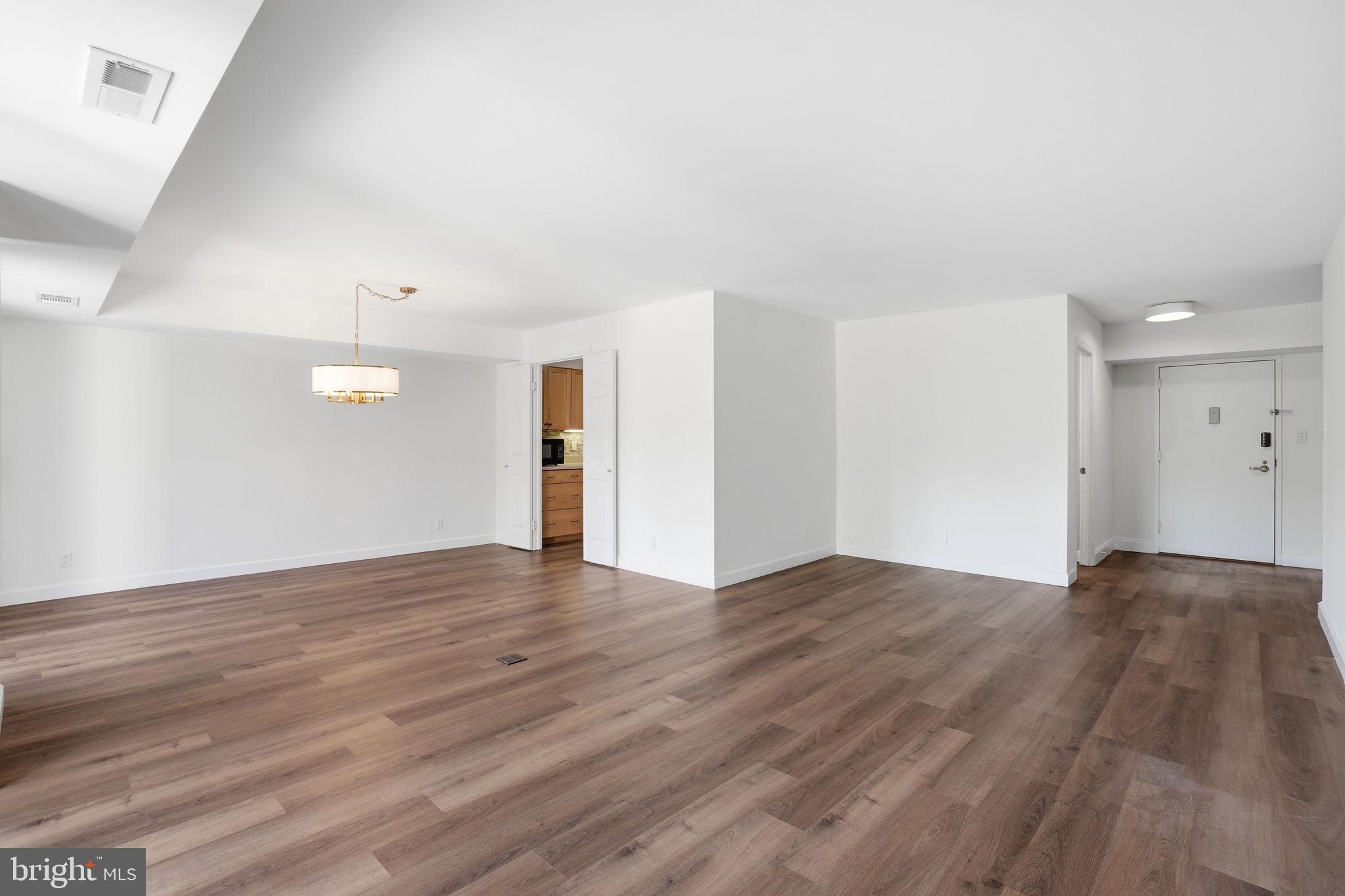 LAKESIDE PLAZA - Residential