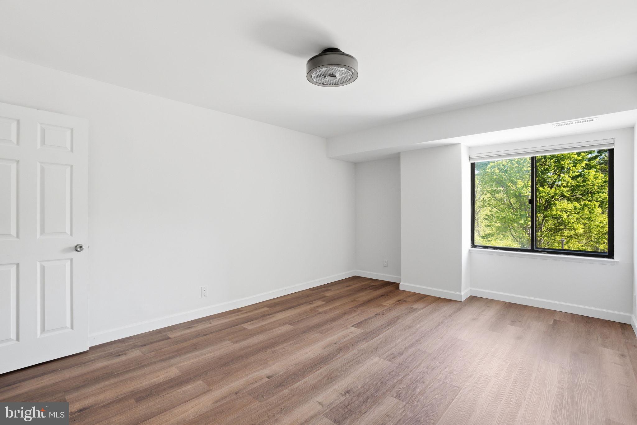 LAKESIDE PLAZA - Residential