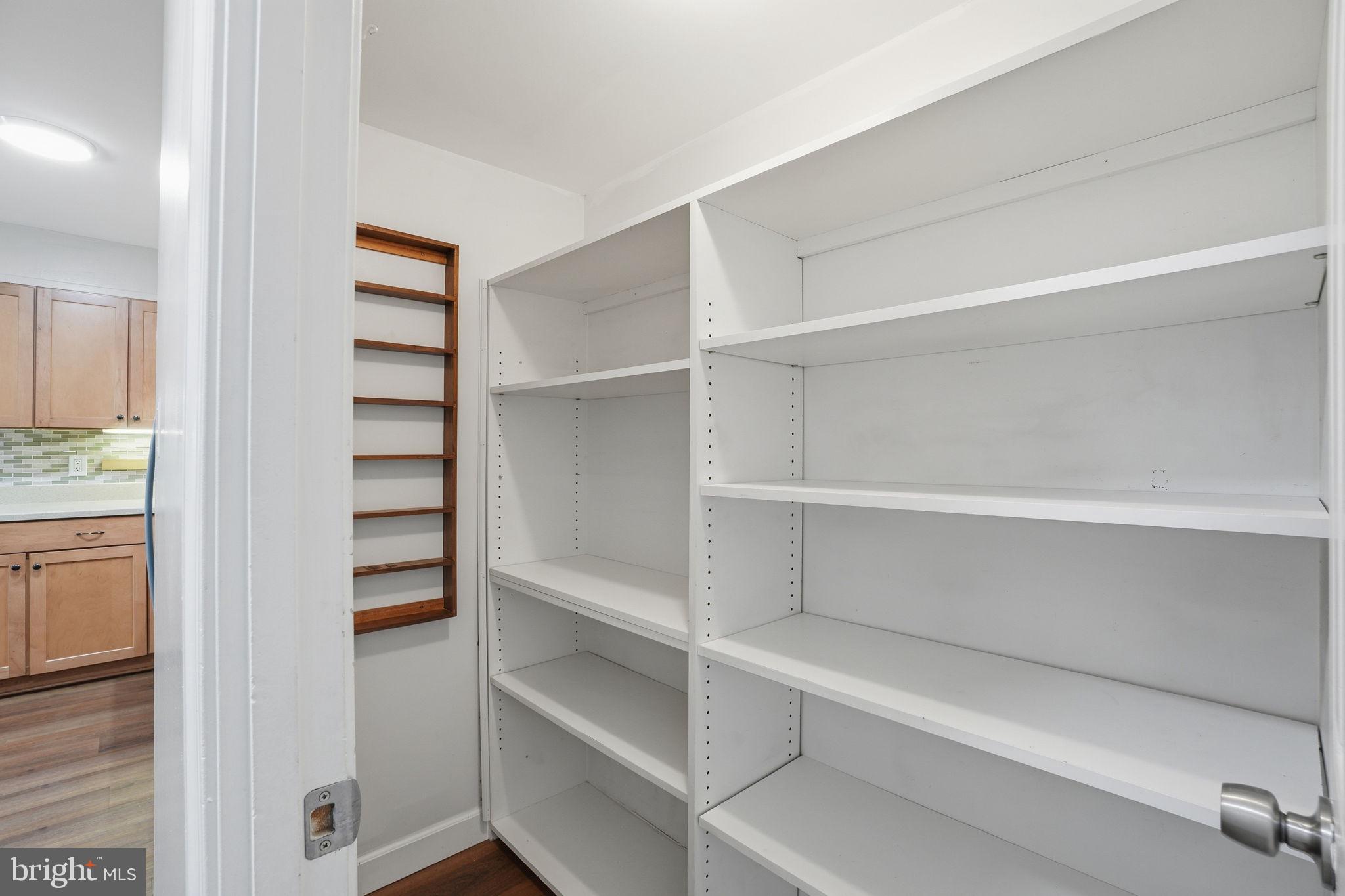 LAKESIDE PLAZA - Residential