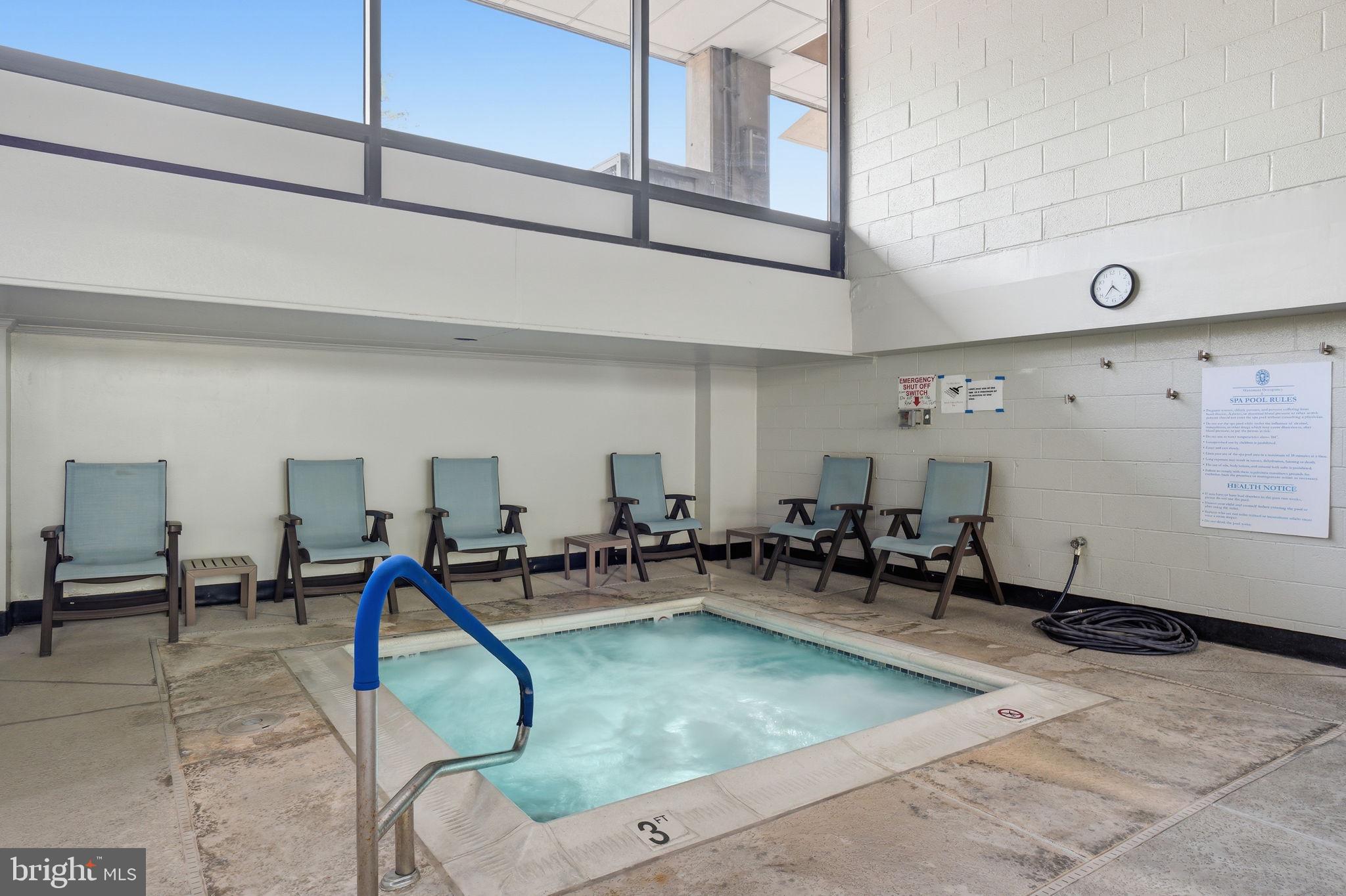 LAKESIDE PLAZA - Residential