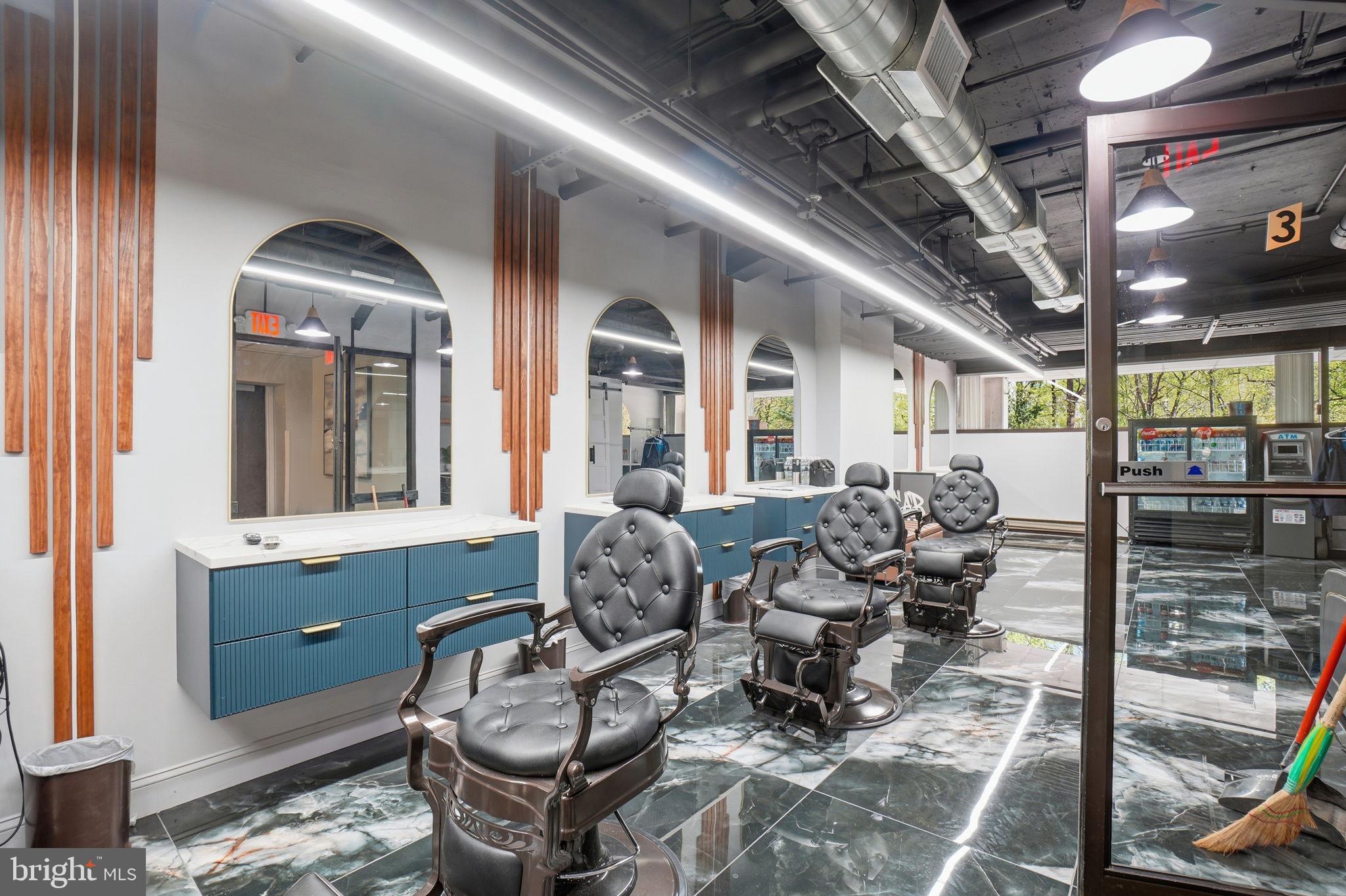 LAKESIDE PLAZA - Residential