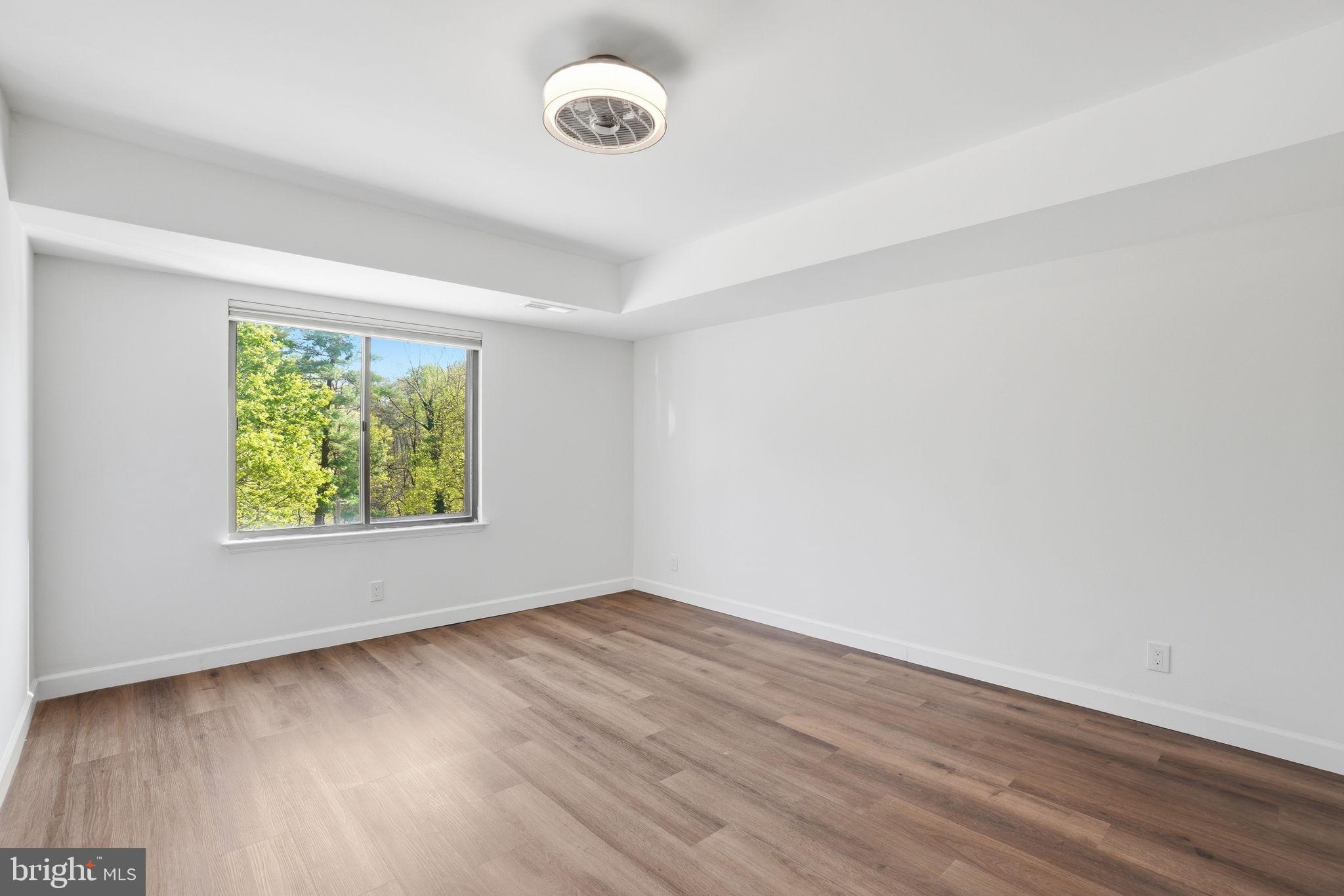 LAKESIDE PLAZA - Residential