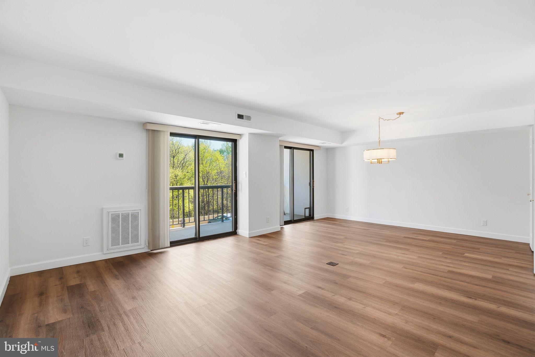 LAKESIDE PLAZA - Residential