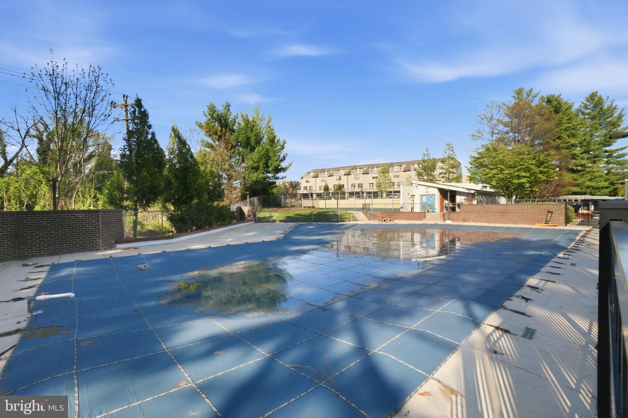 LAKESIDE PLAZA - Residential