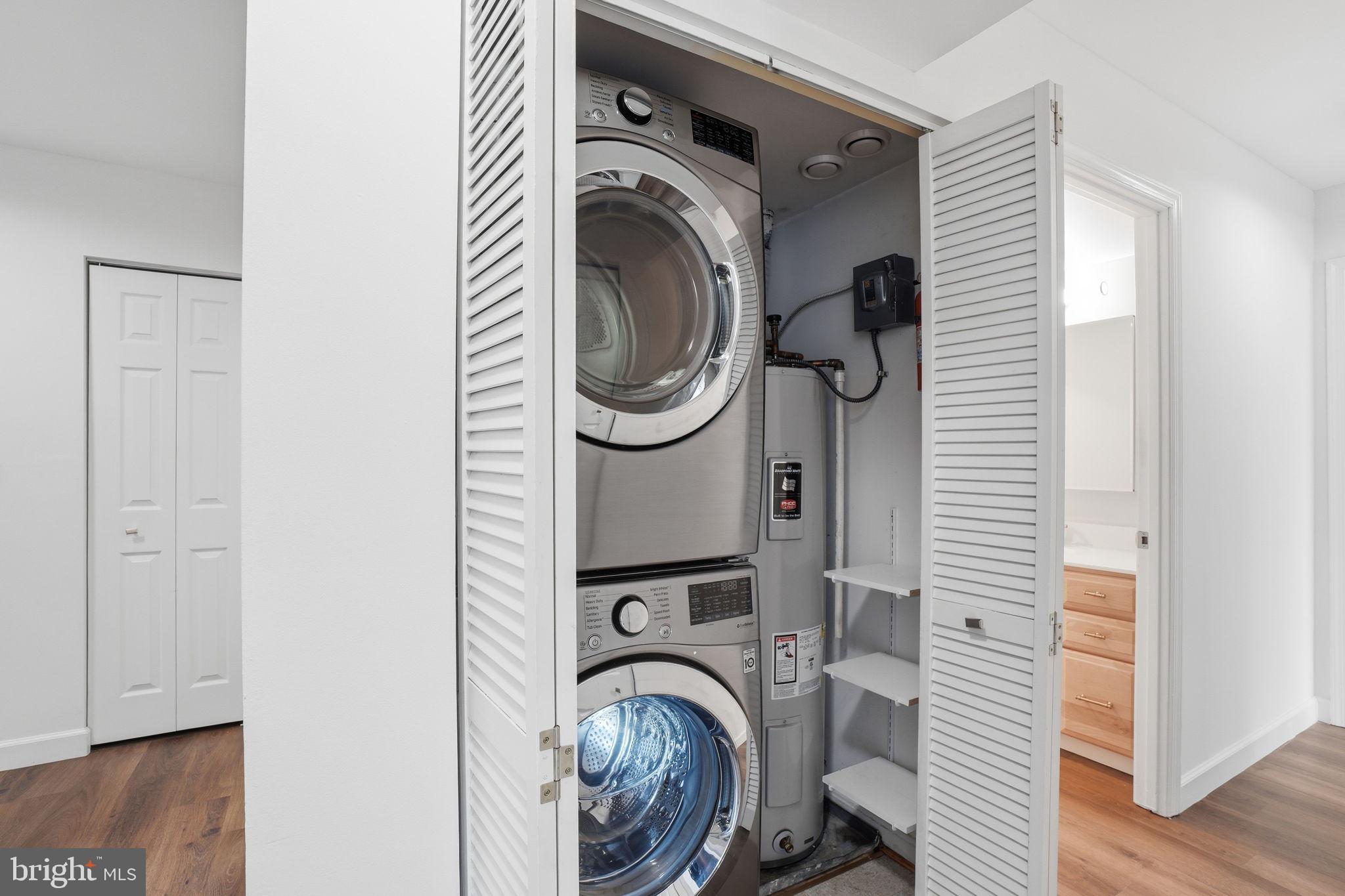 LAKESIDE PLAZA - Residential